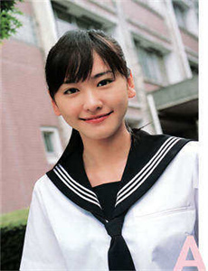 《搁浅抹香鲸被成功放归深海》
